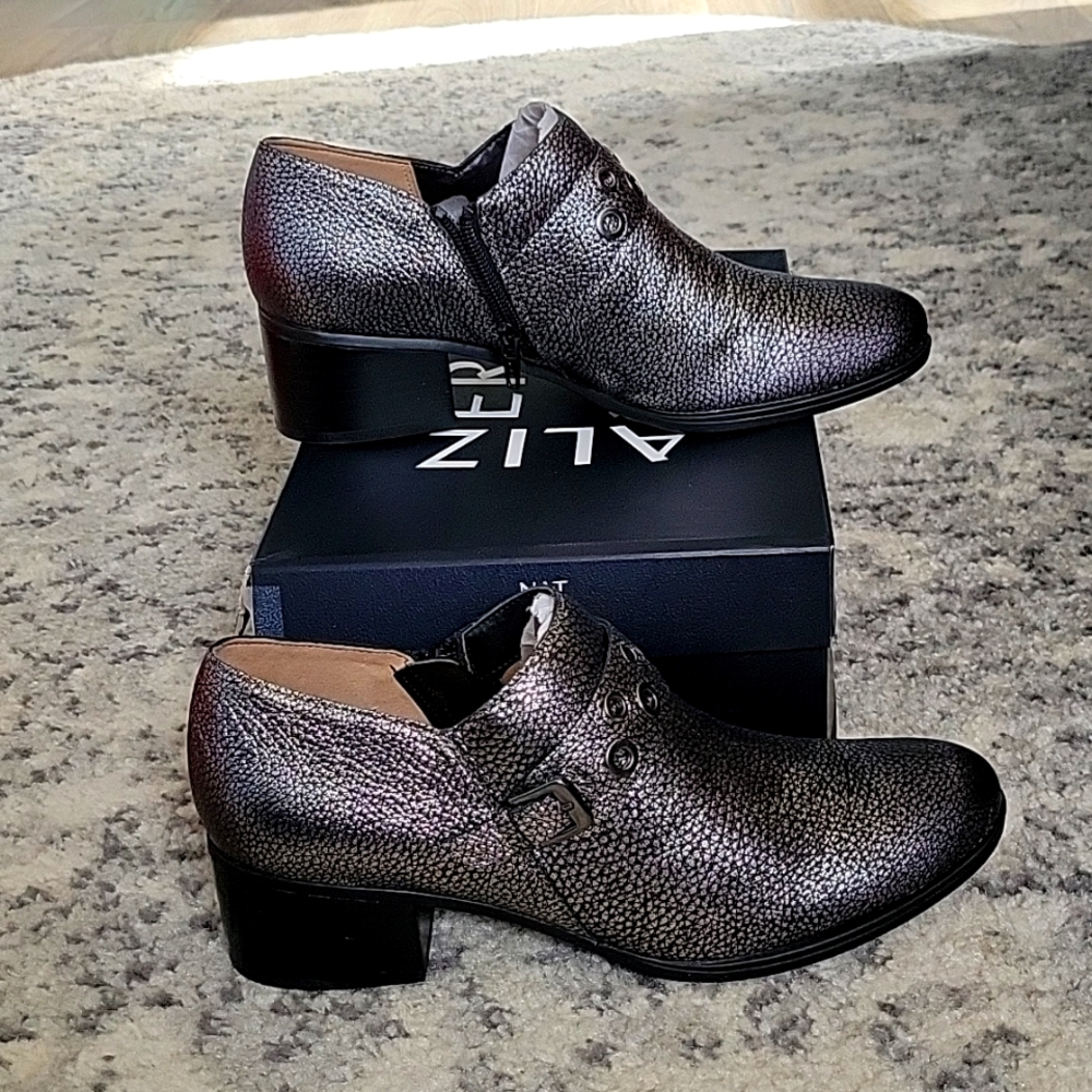 Naturalizer Booties - Picture 3 of 4